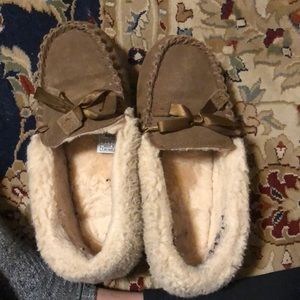 Women’s bear paw slippers!